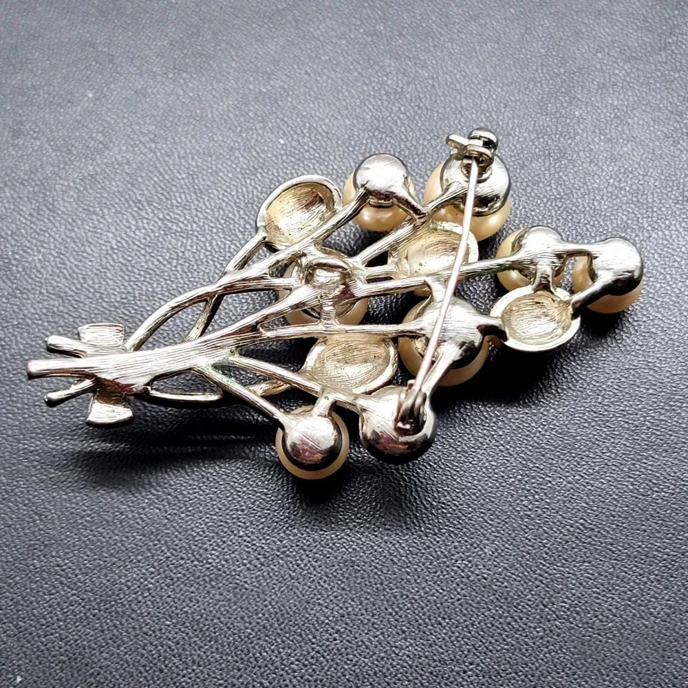 Unbranded Faux Pearl Rhinestone Bouquet Brooch Silver Tone Vintage Style‎ FAIR